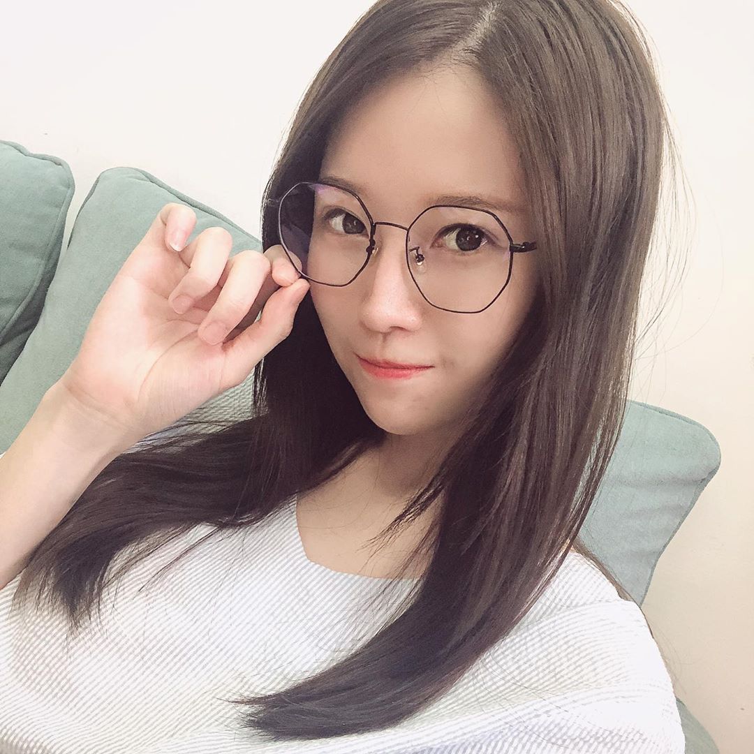 Lia杨思原  白滑长腿姐姐系模特儿  [20P]