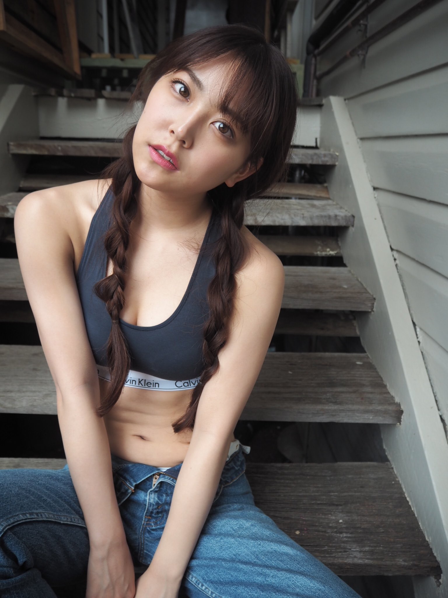 日本NMB48三成员上杂誌封面 网民热论：三拣一你点拣？