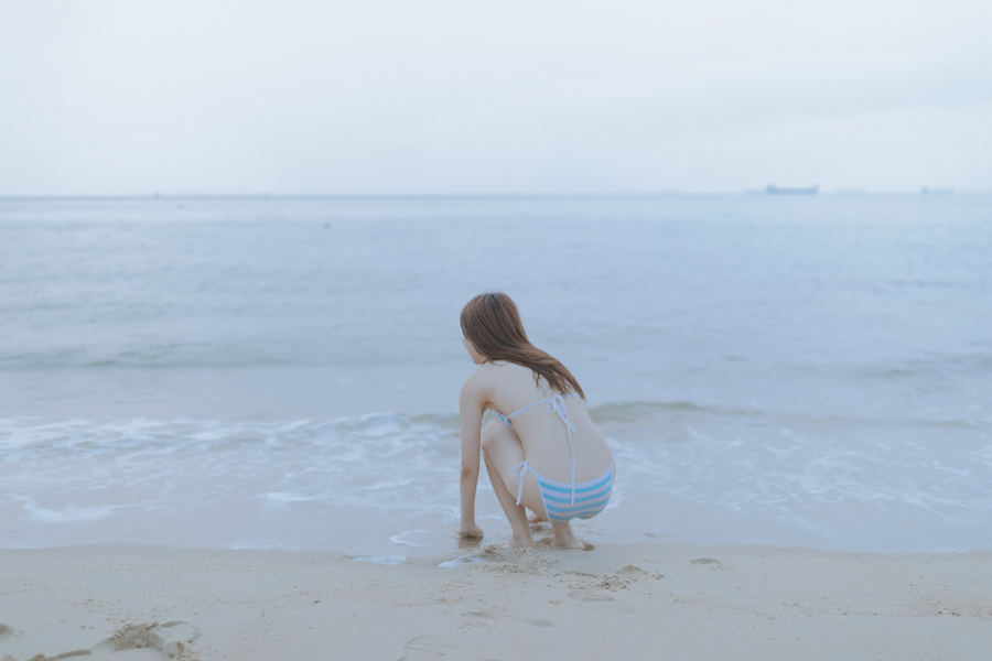 海边沙滩少女写真套图【PHX:MixMico】