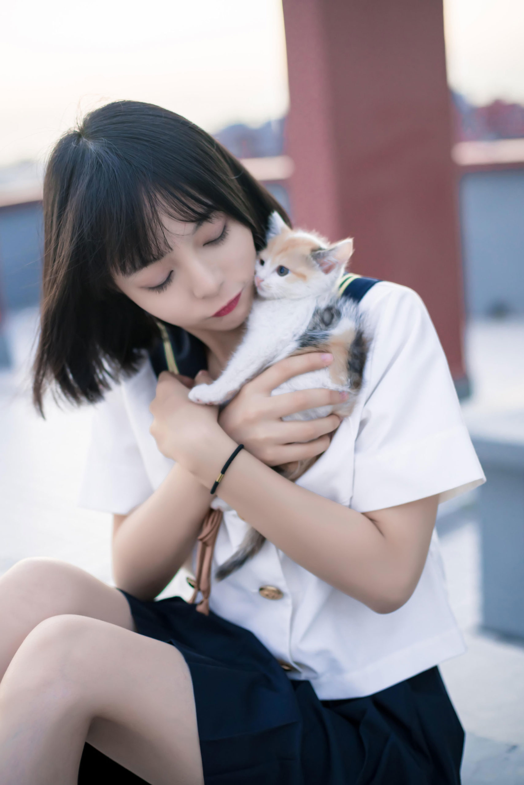 清纯的制服少女与猫写真图集【CN:明明大蓝鲸】